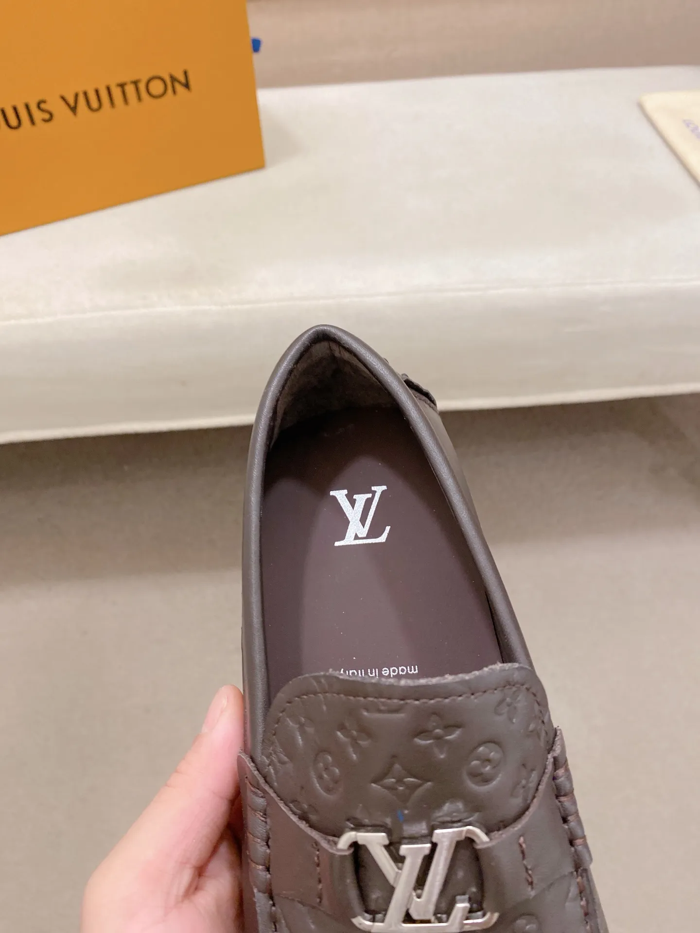 Factory price: 500💰High-end quality! LV 🆕🆕Exclusive hot-selling products in stock🔥🔥New products on the shelves, high-quality Ferragamo men's pea shoes, high-end casual driving shoes, with complete packaging! 💪 💪 Material: imported first-layer cowhide 🐂 + imported high-quality buffalo leather lining + wear-resistant outsole 👍🏻👍🏻 Features: high-end and comfortable, purely handmade 🚀 🚀 Create the perfect shoes that suit you best 🔥 🔥 Size: (38-44) 45 standard size can be customized!